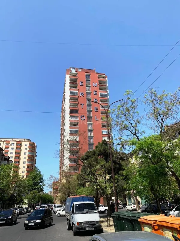 Satılır 3 otaqlı mənzil 156 m²