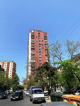 Satılır 3 otaqlı mənzil 156 m²