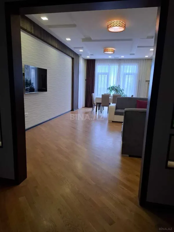 Satılır 3 otaqlı mənzil 156 m²