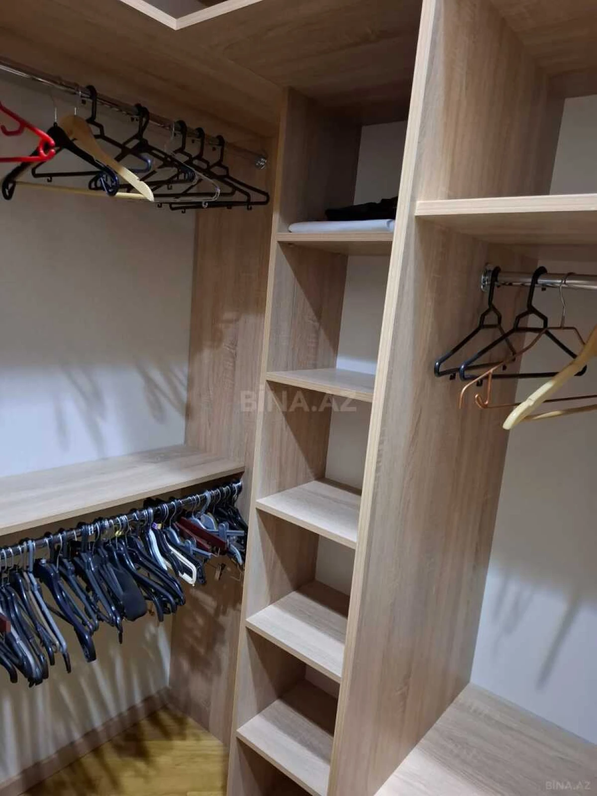 Satılır 3 otaqlı mənzil 156 m²