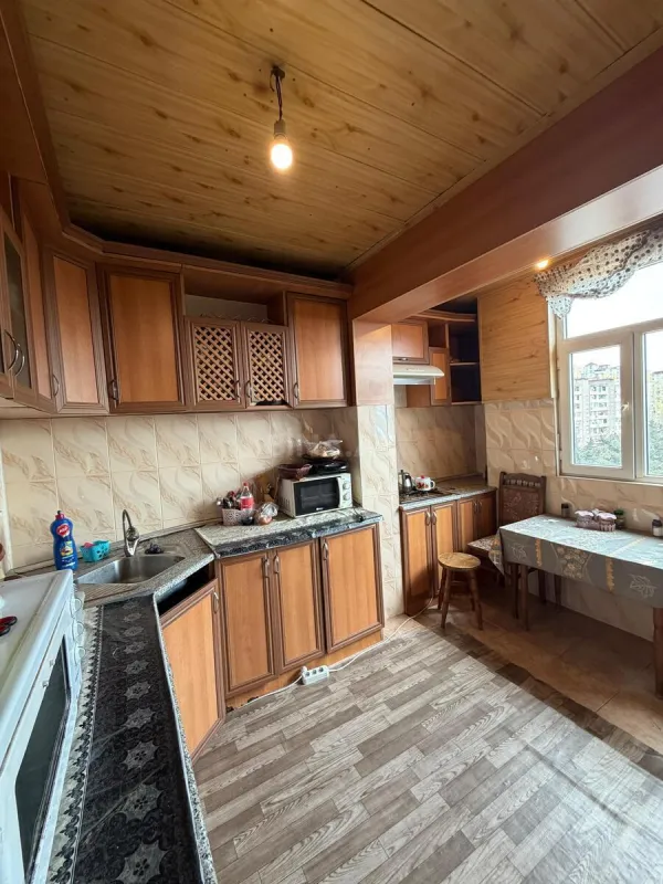Satılır 5 otaqlı mənzil 120 m²