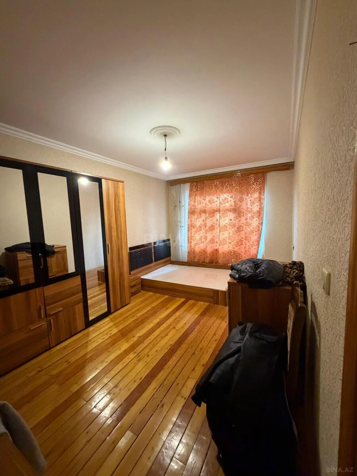 Satılır 5 otaqlı mənzil 120 m²
