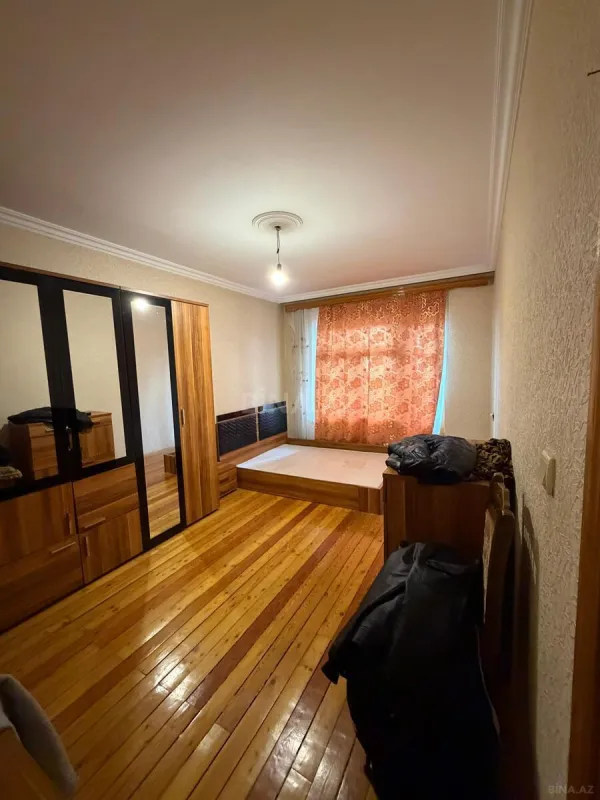 Satılır 5 otaqlı mənzil 120 m²