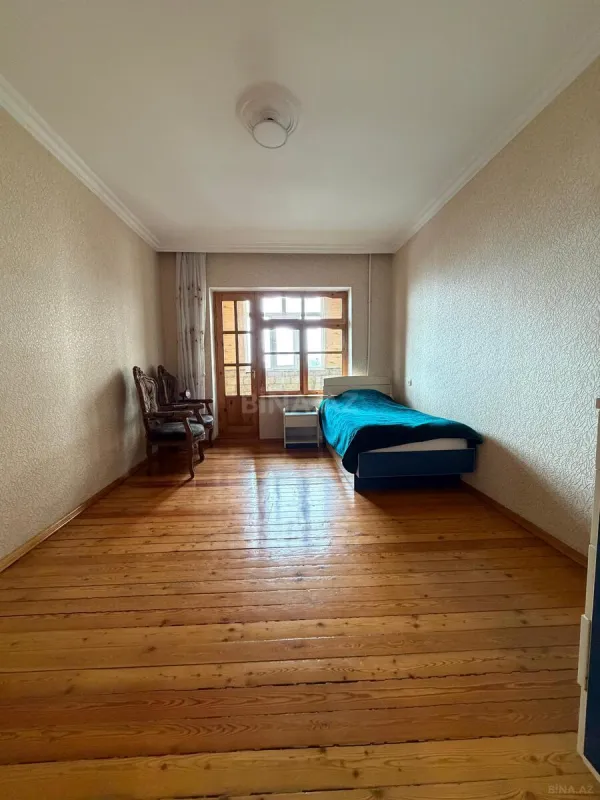 Satılır 5 otaqlı mənzil 120 m²