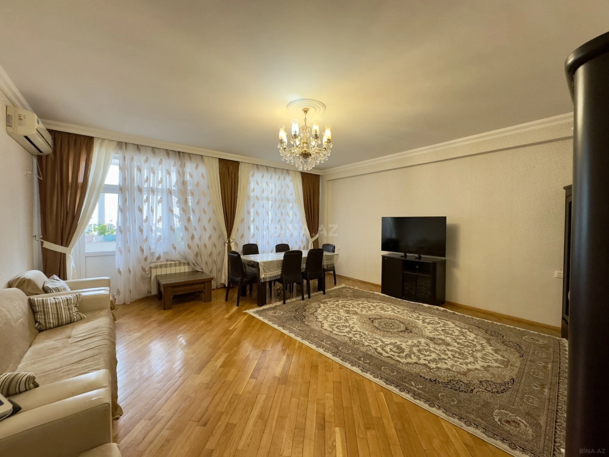Satılır 3 otaqlı mənzil 165 m²