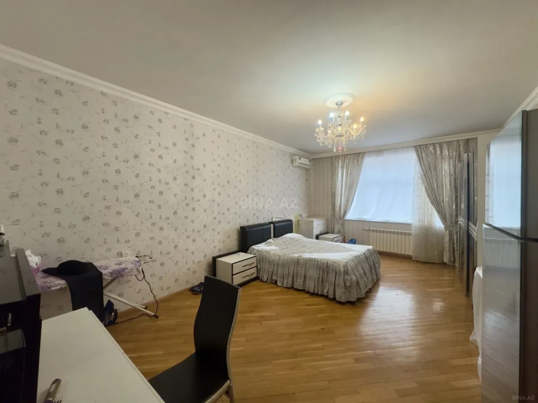 Satılır 3 otaqlı mənzil 165 m²