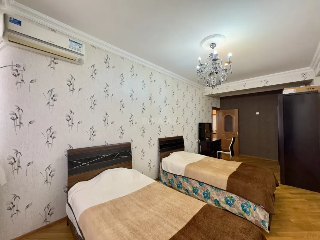 Satılır 3 otaqlı mənzil 165 m²