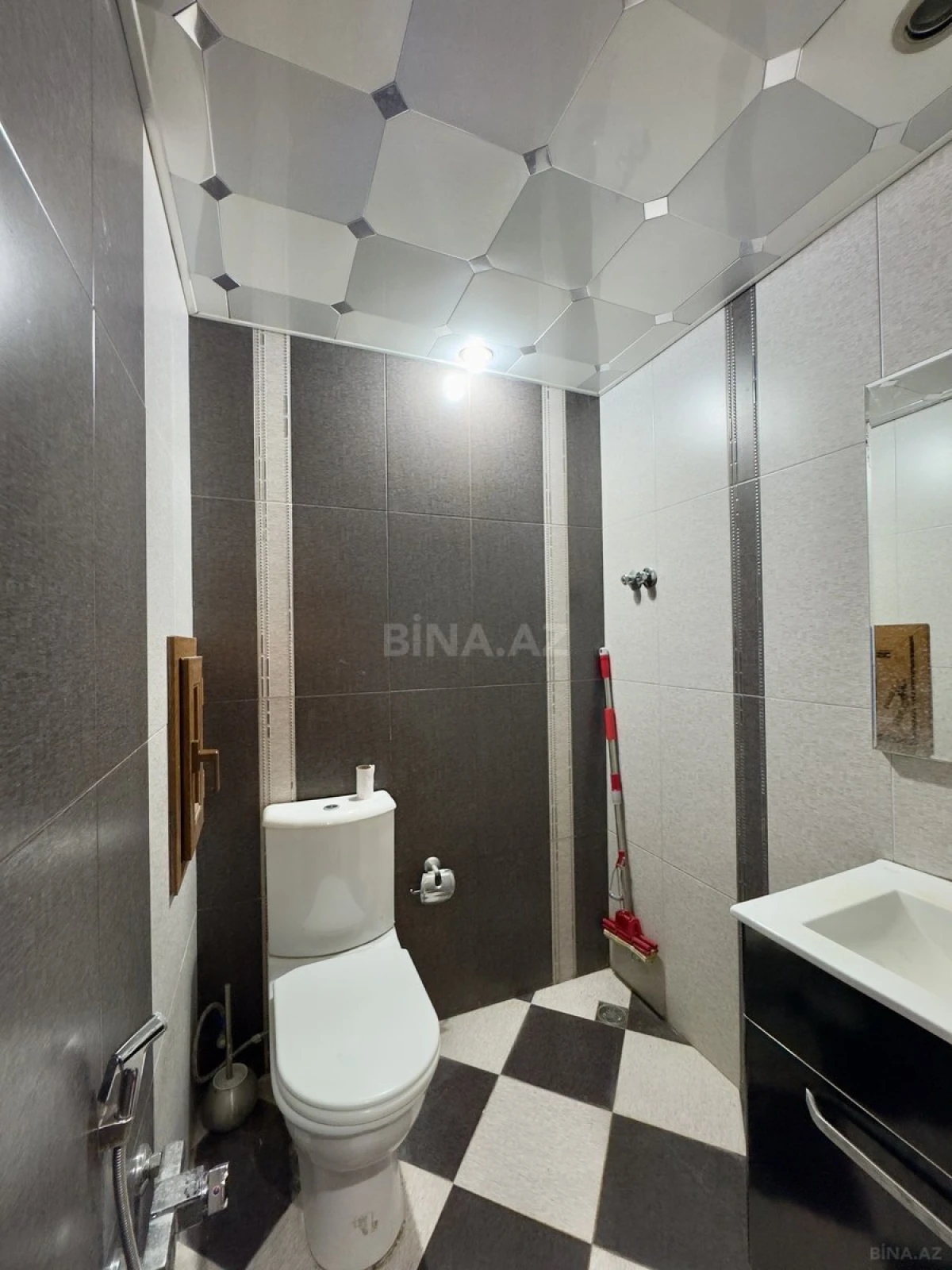 Satılır 3 otaqlı mənzil 165 m²