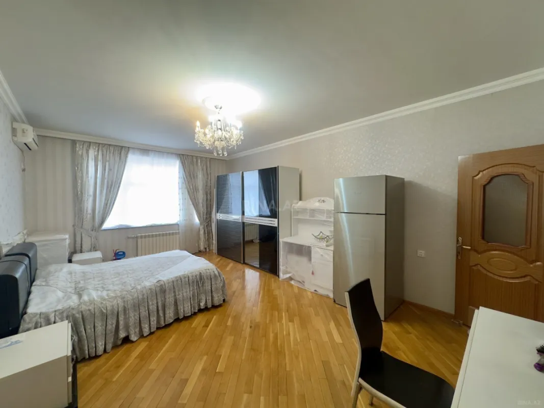 Satılır 3 otaqlı mənzil 165 m²
