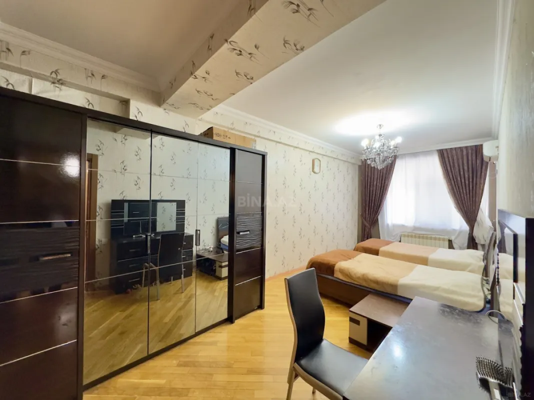 Satılır 3 otaqlı mənzil 165 m²
