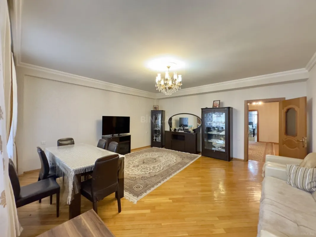 Satılır 3 otaqlı mənzil 165 m²