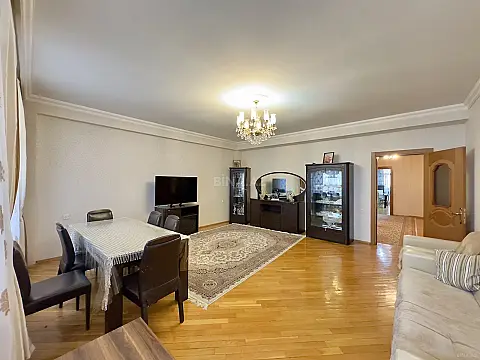 Satılır 3 otaqlı mənzil 165 m² — Bakı 3 otaq 165.00 m²