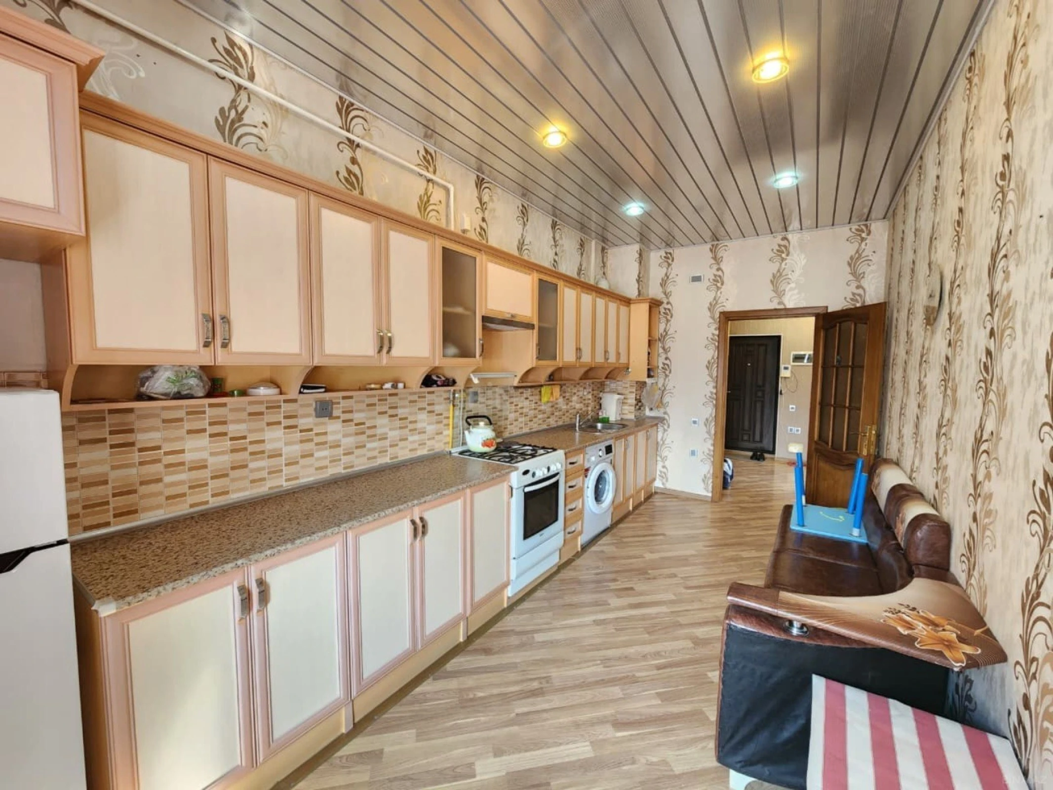 Kirayə verilir 2 otaqlı mənzil 100 m²