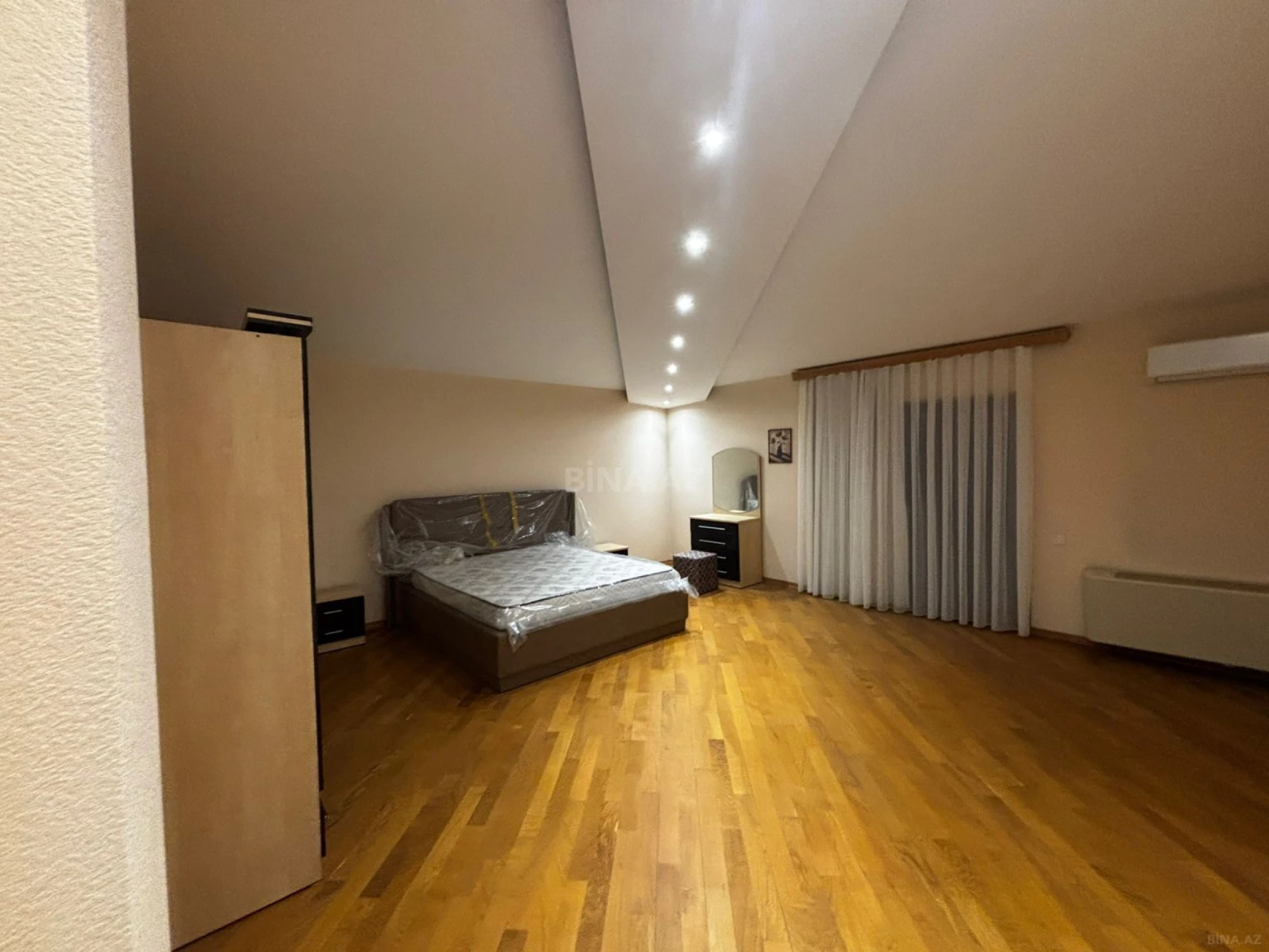 Kirayə verilir 7 otaqlı mənzil 380 m²