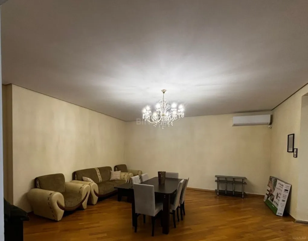 Kirayə verilir 7 otaqlı mənzil 380 m²