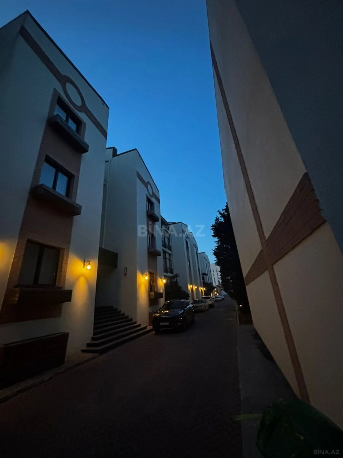 Kirayə verilir 7 otaqlı mənzil 380 m²