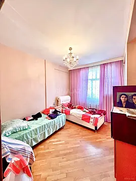 Satılır 3 otaqlı mənzil 130 m²