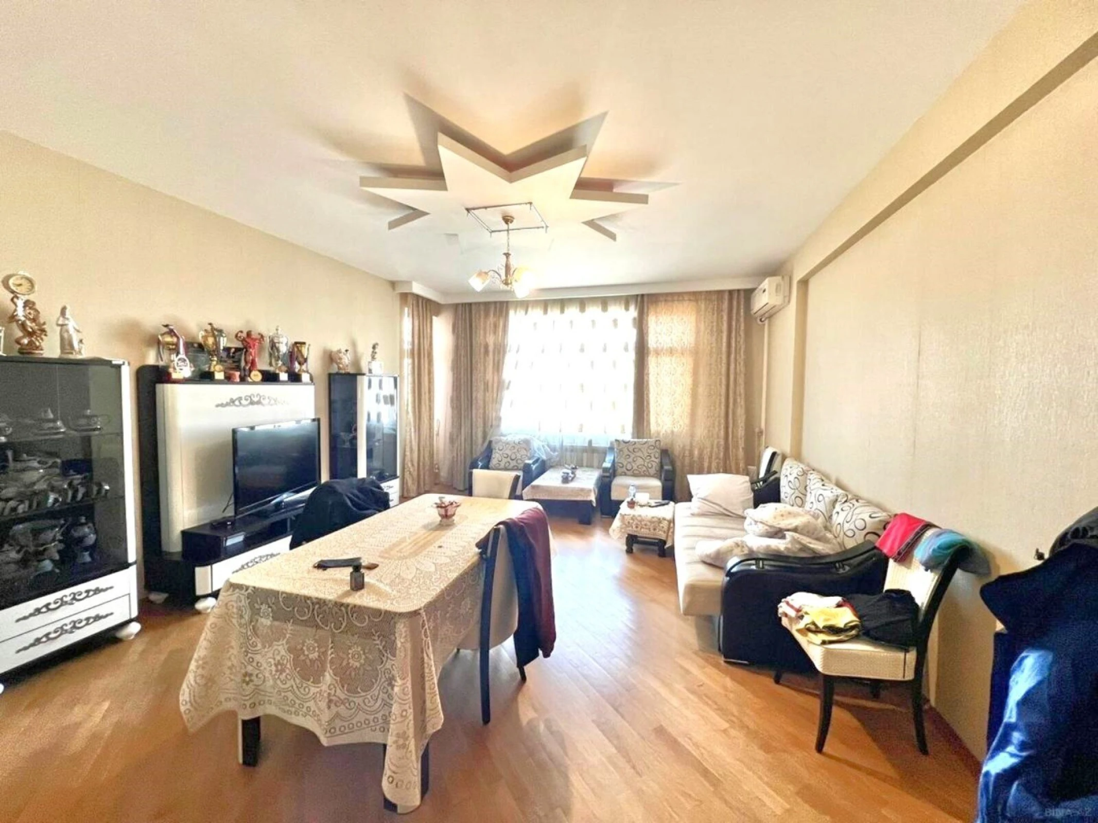 Satılır 3 otaqlı mənzil 130 m²