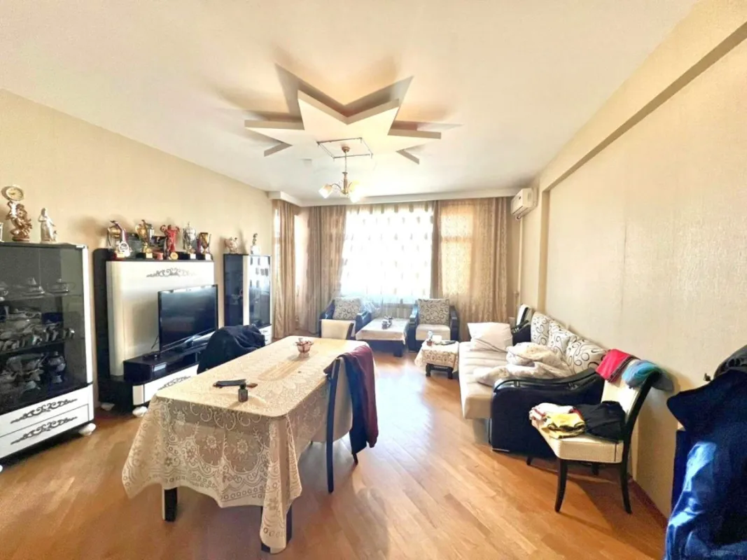 Satılır 3 otaqlı mənzil 130 m²