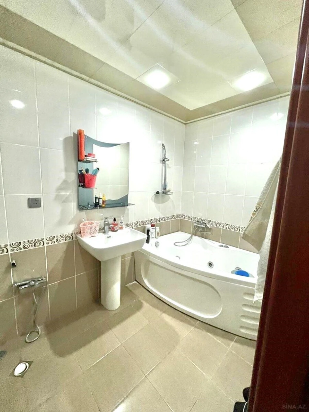 Satılır 3 otaqlı mənzil 130 m²