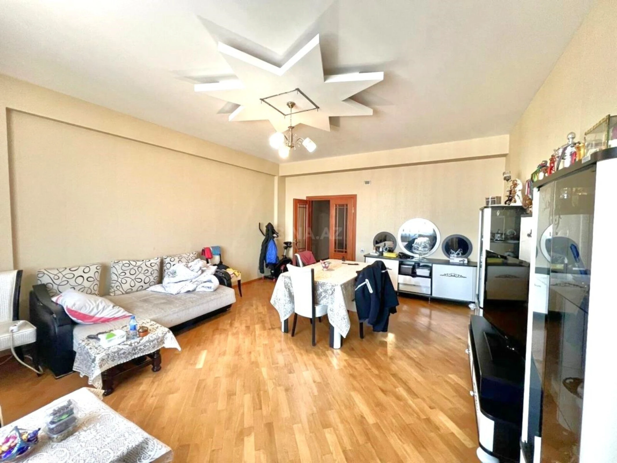 Satılır 3 otaqlı mənzil 130 m²
