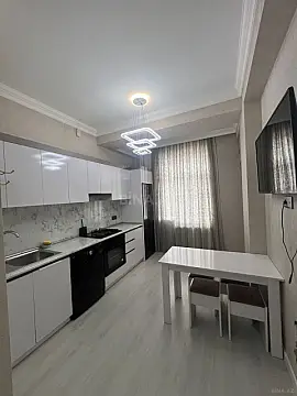 Kirayə verilir 2 otaqlı mənzil 75 m²