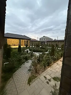 Satılır 5 otaqlı həyət evi 340 m²