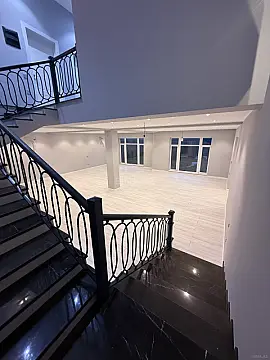 Satılır 5 otaqlı həyət evi 340 m²