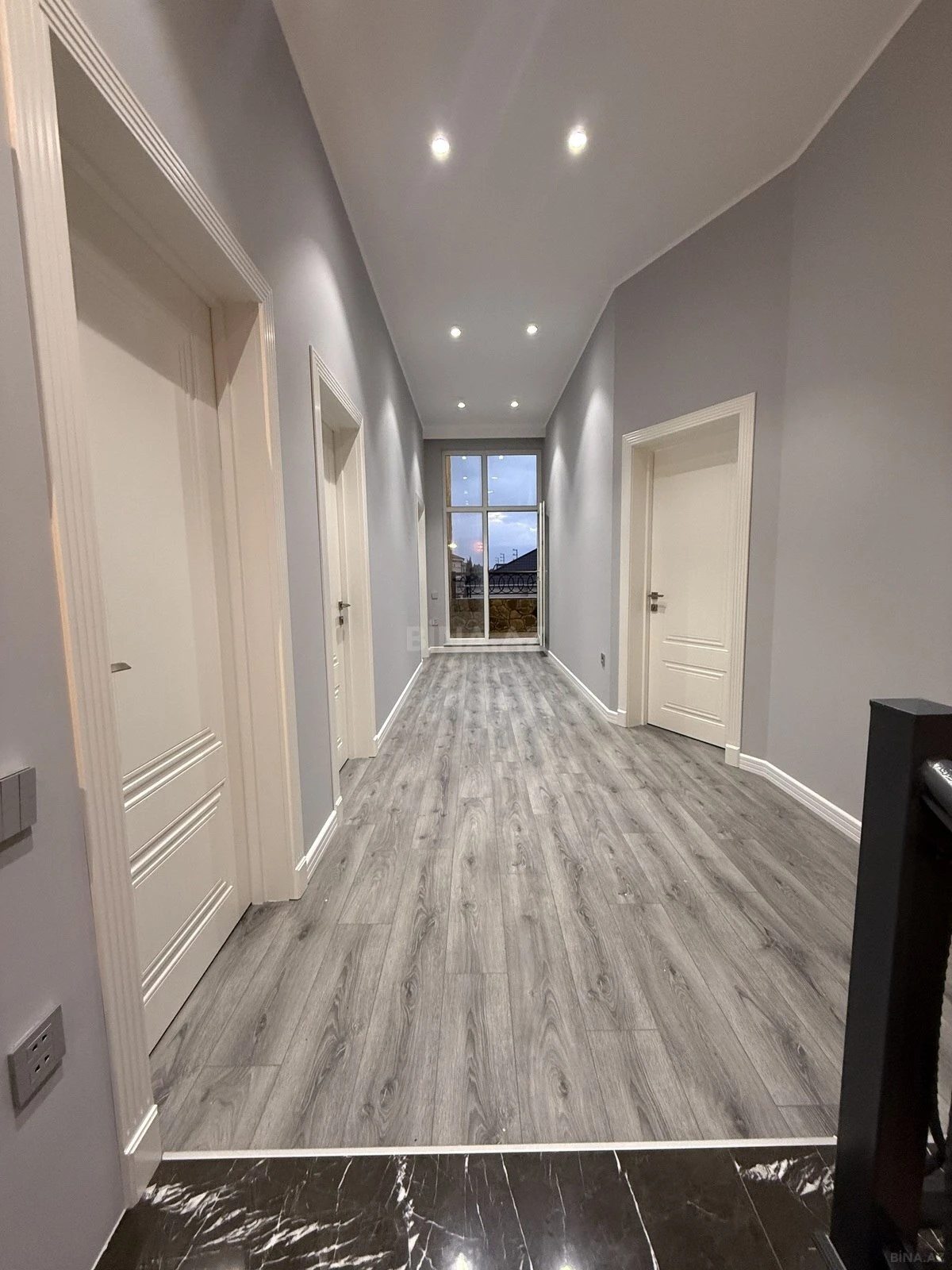 Satılır 5 otaqlı həyət evi 340 m²