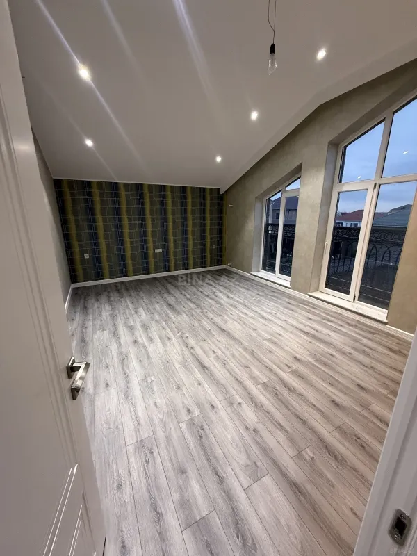 Satılır 5 otaqlı həyət evi 340 m²