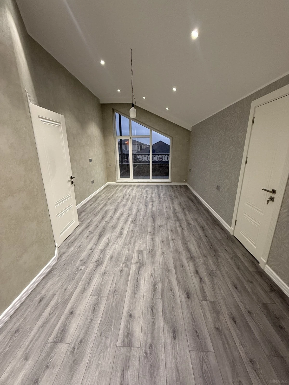 Satılır 5 otaqlı həyət evi 340 m²