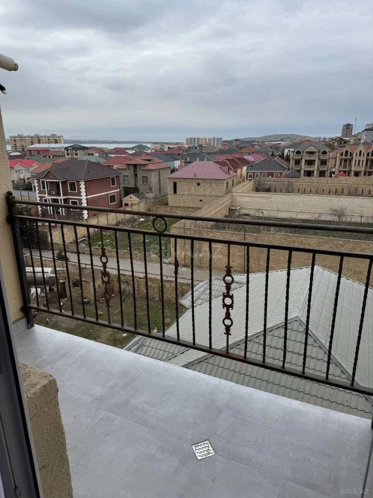 Satılır 2 otaqlı mənzil 63 m²