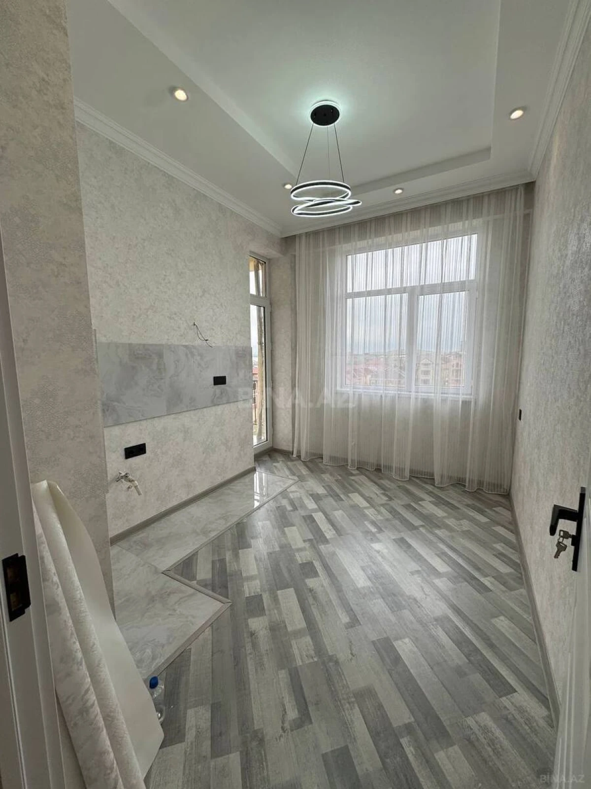 Satılır 2 otaqlı mənzil 63 m²