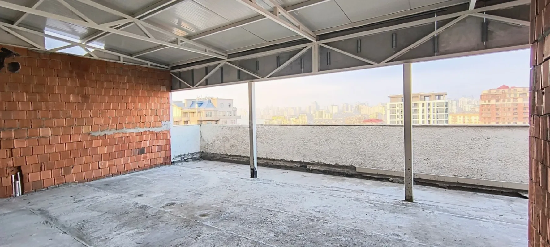 Satılır 8 otaqlı mənzil 600 m²