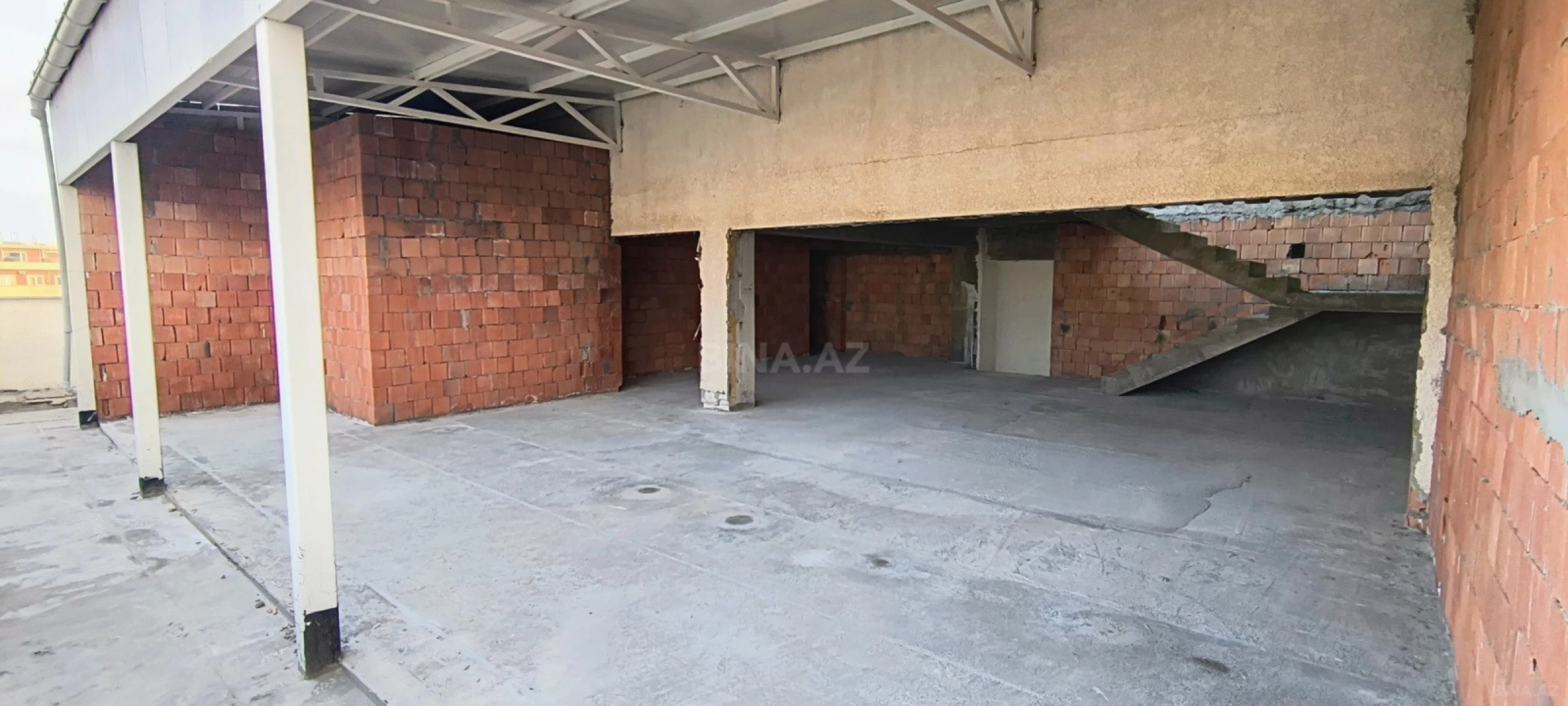 Satılır 8 otaqlı mənzil 600 m²