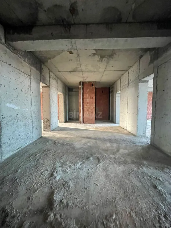 Satılır 4 otaqlı mənzil 175 m²