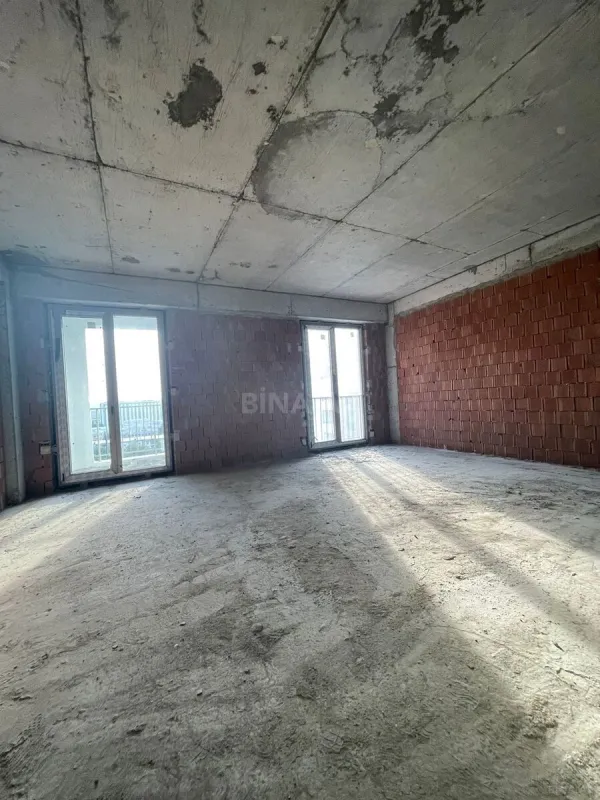 Satılır 4 otaqlı mənzil 175 m²
