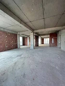 Satılır 4 otaqlı mənzil 175 m²