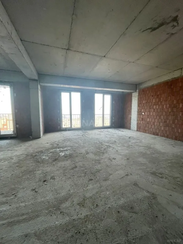 Satılır 4 otaqlı mənzil 175 m²