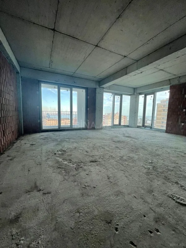 Satılır 4 otaqlı mənzil 175 m²