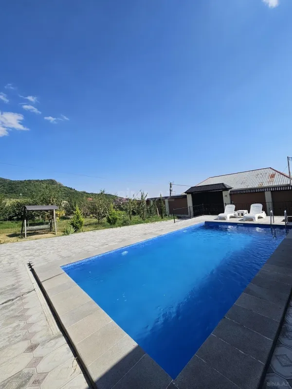 Kirayə verilir 5 otaqlı həyət evi 300 m²