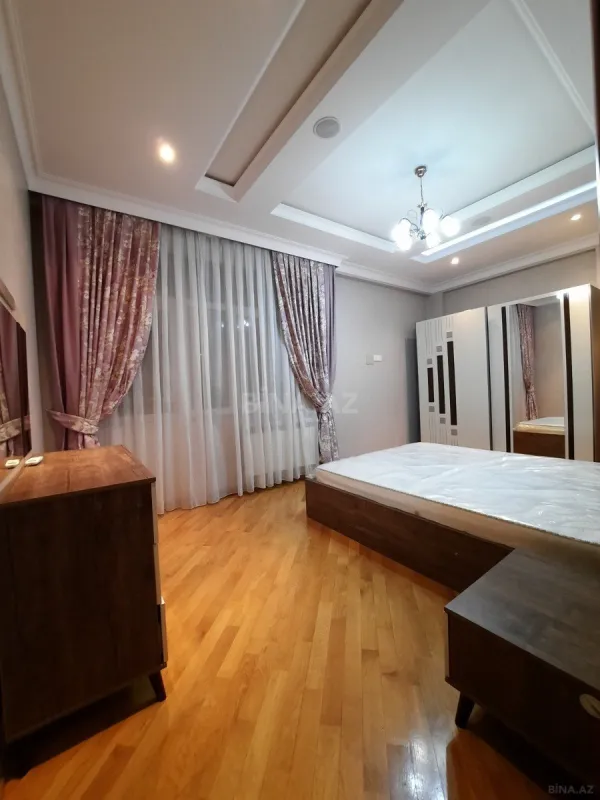Kirayə verilir 2 otaqlı mənzil 90 m²