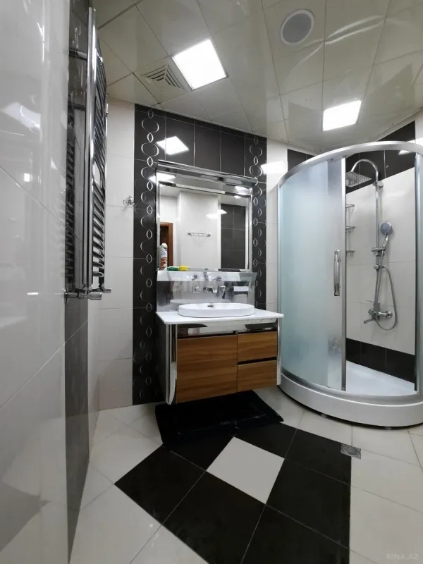 Kirayə verilir 2 otaqlı mənzil 90 m²