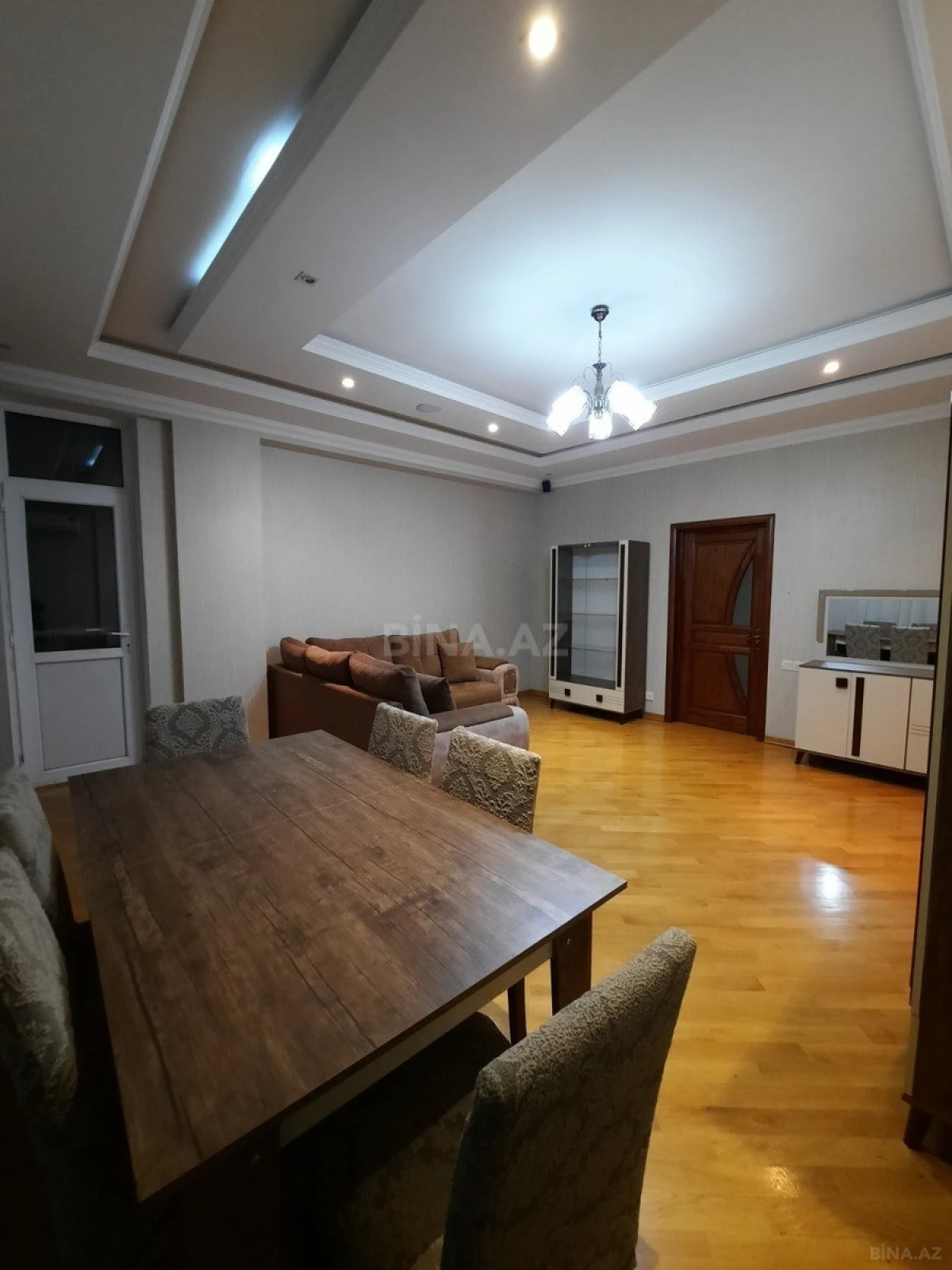 Kirayə verilir 2 otaqlı mənzil 90 m²