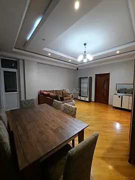 Kirayə verilir 2 otaqlı mənzil 90 m²