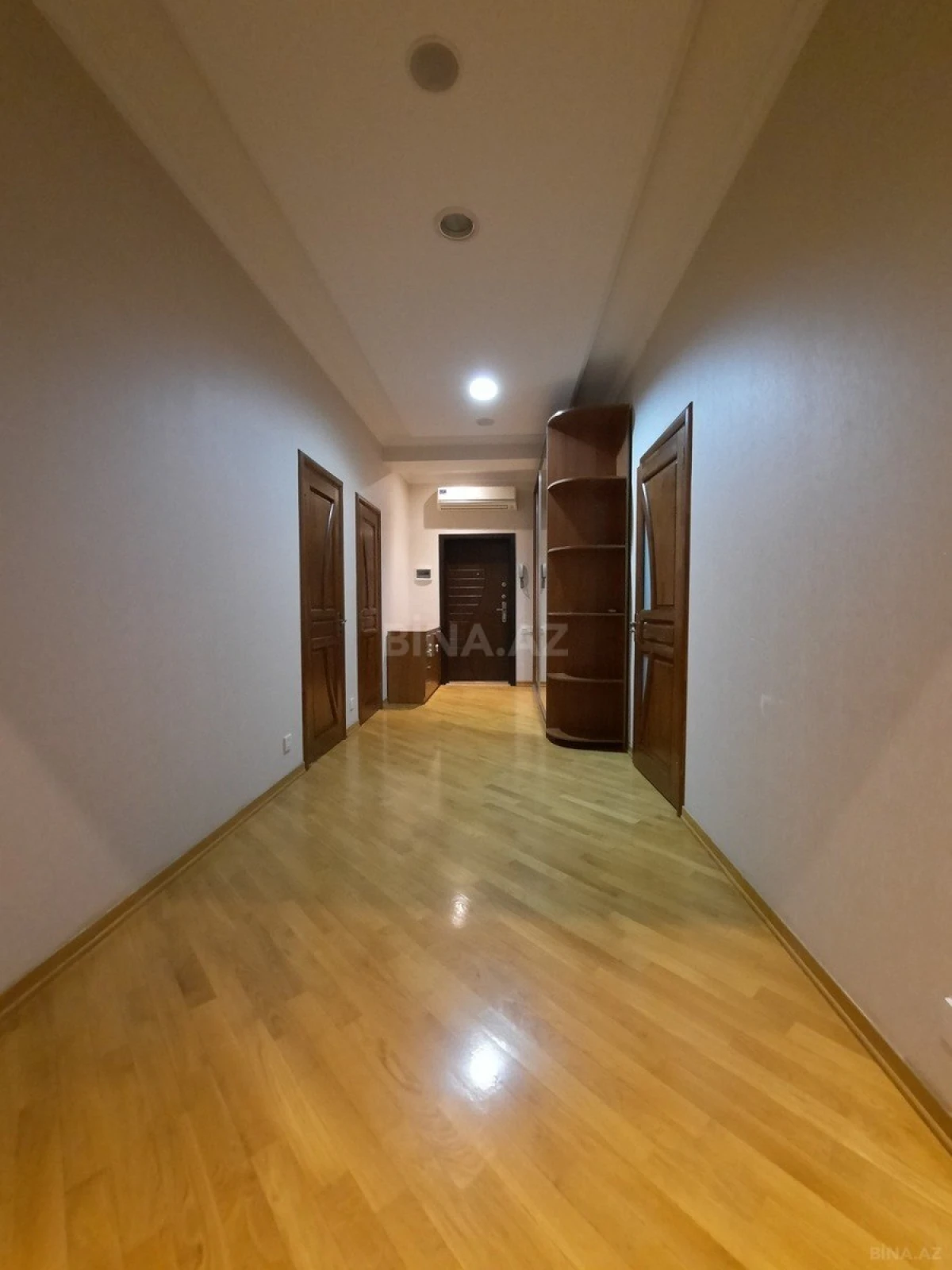 Kirayə verilir 2 otaqlı mənzil 90 m²