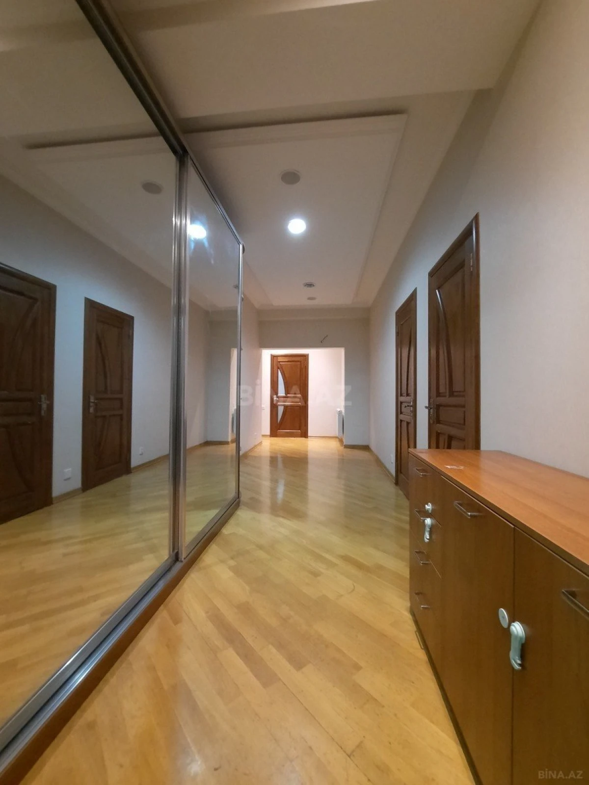 Kirayə verilir 2 otaqlı mənzil 90 m²