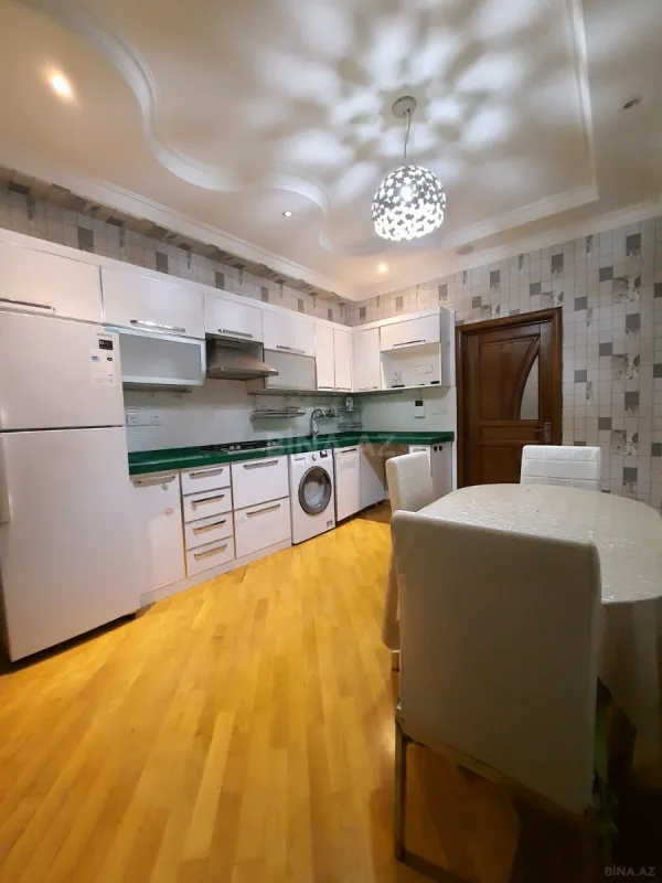 Kirayə verilir 2 otaqlı mənzil 90 m²