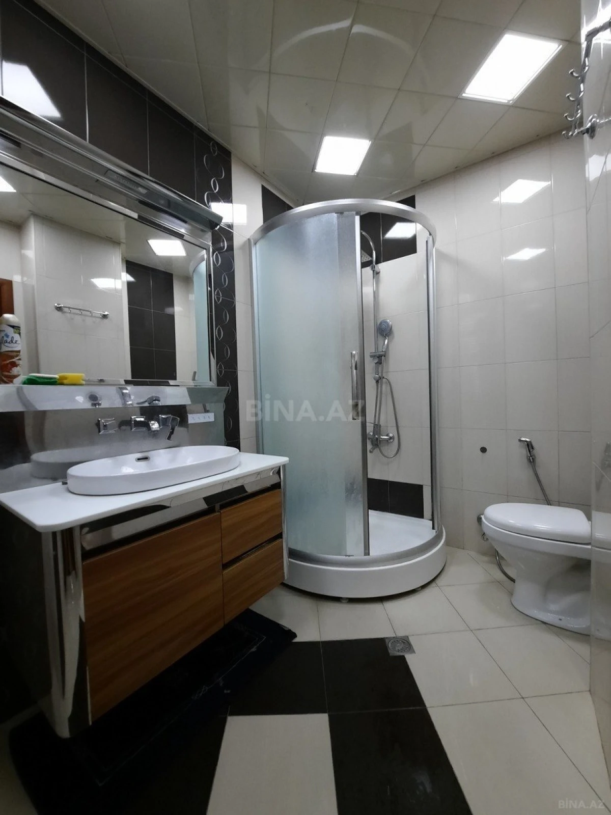 Kirayə verilir 2 otaqlı mənzil 90 m²
