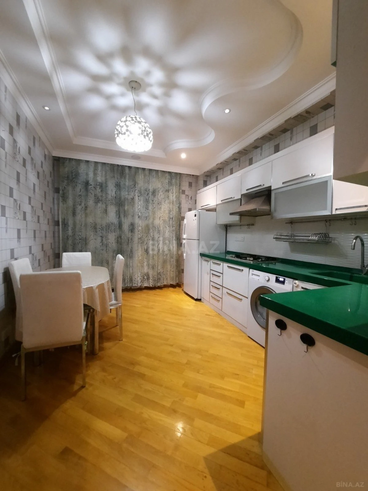 Kirayə verilir 2 otaqlı mənzil 90 m²